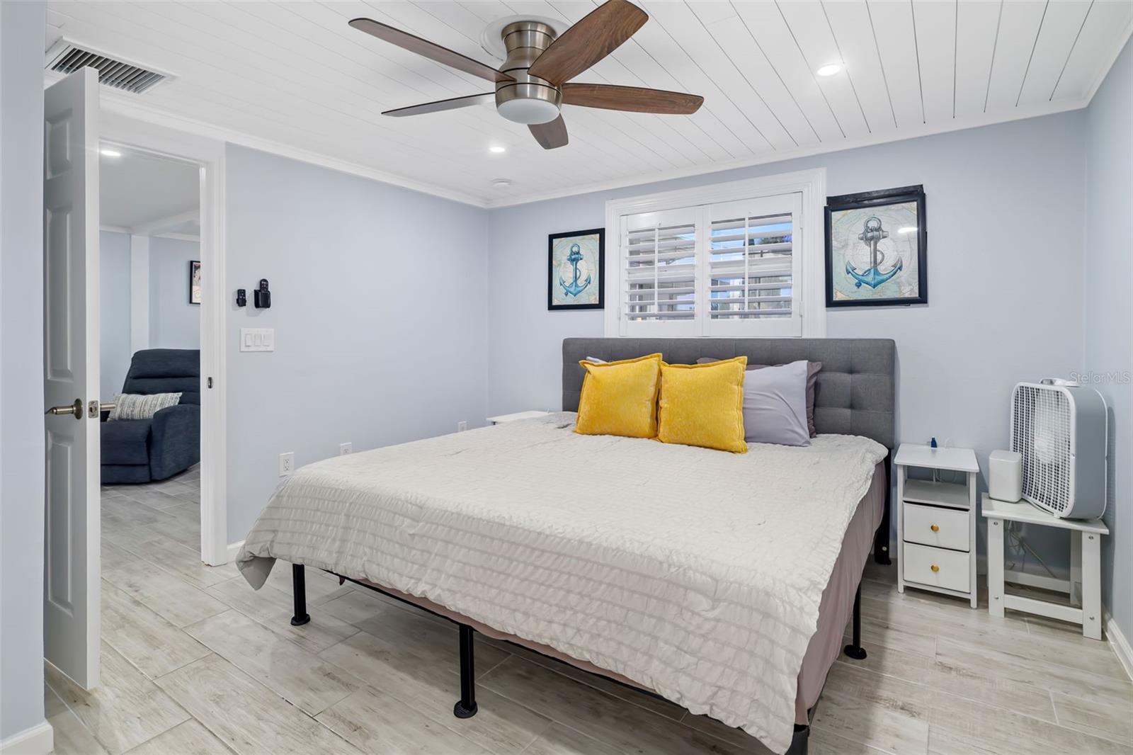 Siesta Key Waterfront 9 Unit Building + 8 Big Slips For Sale - $5,995,000